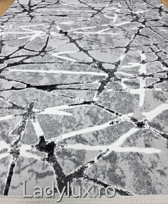 Traversa antiderapanta 1x3 M, model Sarpe Gri+Negru [1]