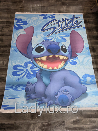 Stitch 01 - Covor Subțire din Poliester cu Antiderapant – 140x180 cm Covoare Animate - Stitch 01 - Covor Subțire din Poliester cu Antiderapant – 140x180 cm