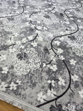 Covor 2x2.80 m lucrat pe antiderapant eleganț, Gri cu flori albe [2]