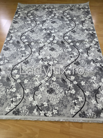 Covor 2x2.80 m lucrat pe antiderapant eleganț, Gri cu flori albe [1]