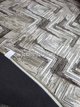 Covor 2x2.80 m pe suport antiderapant cauciucat, în nuanțe de maro. Căldură, siguranță și eleganță pentru casa ta. Calitate premium LadyLux Home & Deco. [5]