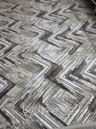 Covor 2x2.80 m pe suport antiderapant cauciucat, în nuanțe de maro. Căldură, siguranță și eleganță pentru casa ta. Calitate premium LadyLux Home & Deco. [2]