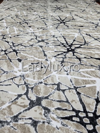 Covor 200 x 280 - Covor 2x2.80 m lucrat pe antiderapant eleganță în nuanțe de Bej- model Sarpe