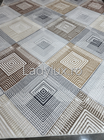Covor modern 150x220 cm cu strat antiderapant – model geometric bej/maro/gri C1357 [1]