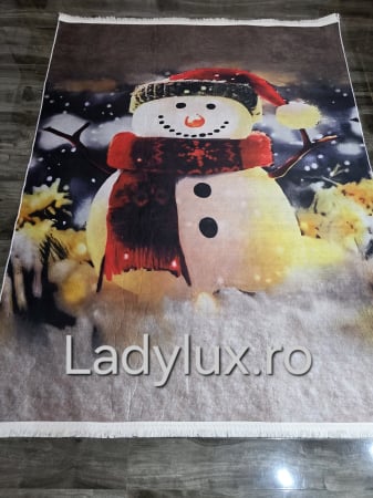 Covorase Craciun - Covoraș subțire antiderapant cu motive de Crăciun – 140x180 cm- Om de zapada cu fular