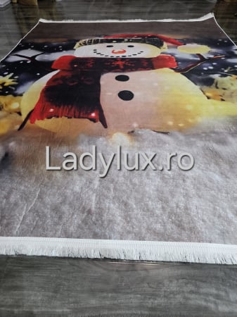Covoraș subțire antiderapant cu motive de Crăciun – 140x180 cm- Om de zapada cu fular [1]