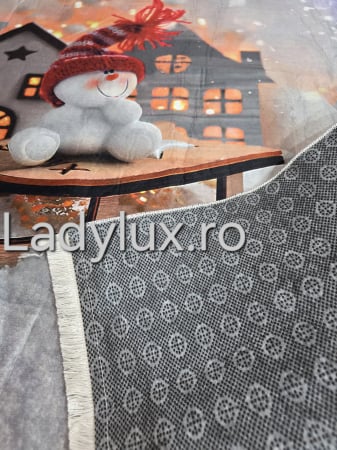 Covoraș subțire antiderapant cu motive de Crăciun – 140x180 cm- Om de zapada cu sanie [3]