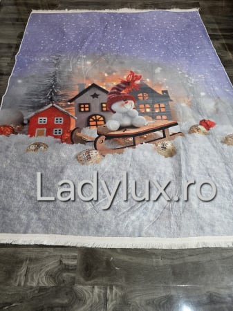 Covoraș subțire antiderapant cu motive de Crăciun – 140x180 cm- Om de zapada cu sanie [1]