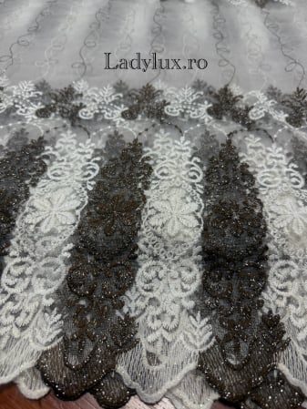 Perdele 3M - Perdea alba cu broderie Maro Brawn cu insetii –C1828  gata cusuta cu tiv si rejansa - 3M x 2.5h