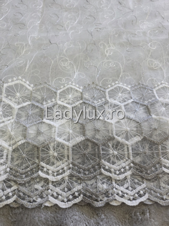 Perdele 3M - Perdea alba cu broderie Gri Model Hexa– gata cusuta cu tiv si rejansa - 3M x 1.9h