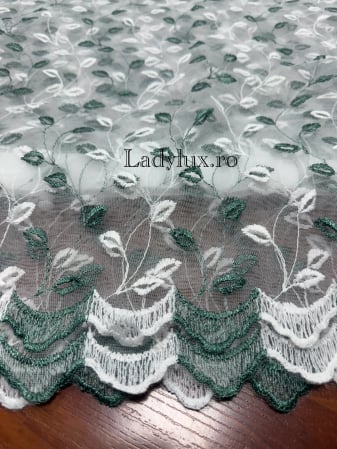 Perdele 3M - Perdea alba cu broderie Verde+alb  –C1822  gata cusuta cu tiv si rejansa - 3M x 2.5h