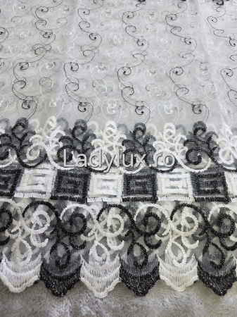 Perdele 4 M - Perdea alba cu broderie Neagra Vrss– gata cusuta cu tiv si rejansa - 4M x 2.8h
