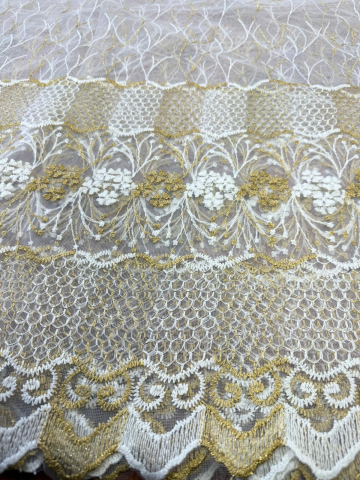 Perdele 4 M - Perdea Tulle cu Broderie Aurie Model Fagure - gata cusuta cu tiv si rejansa - 4M x 2.5h