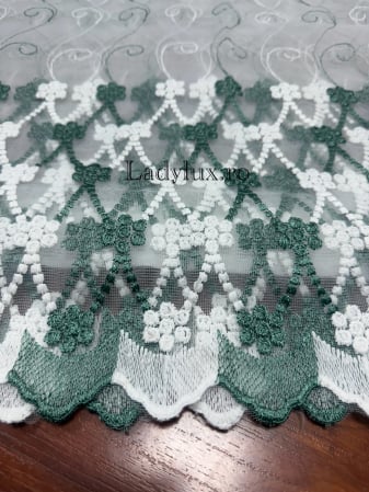 Perdele 3M - Perdea alba cu broderie Verde+alb  –C1824  gata cusuta cu tiv si rejansa - 3M x 2.5h