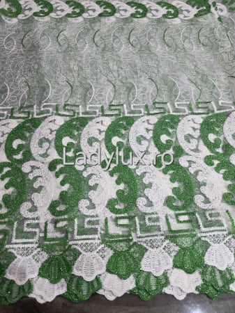 Perdele 3M - Perdea albă cu Broderie Verde  Model VRS – rafinament și strălucire discretă C1734