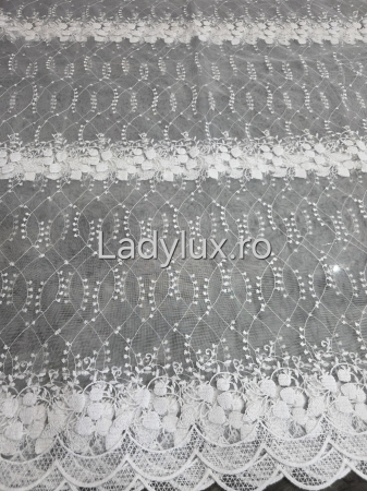 Perdea Bucătărie Brodată Alba Model Capsuni  – Gata Cusută cu Tiv și Rejanșă [1]