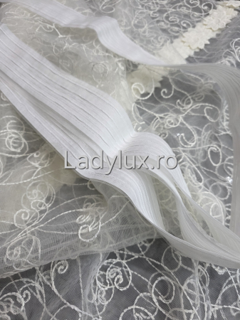 Perdea Bucătărie Brodată Model Margareta Ivoar  – Gata Cusută cu Tiv și Rejanșă [2]