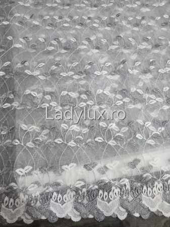 Perdele 3M - Perdea Alba cu Broderie Gri+alb cu insertii Model Frunzulite– rafinament și strălucire discretă C1748