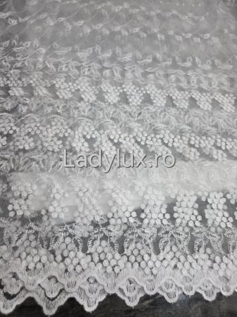 Perdele 3M - Perdea Alba cu Broderie Alba Model Ciorchine– rafinament și strălucire discretă C1751