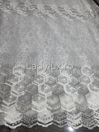 Perdele - Perdea Alba cu Broderie Gri+alb cu insertii Model Hexa– rafinament și strălucire discretă C1747