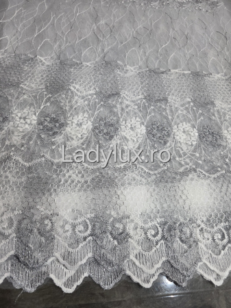 Perdele 3M - Perdea alba cu Broderie Gri+alb cu insertii Model Floare S– rafinament și strălucire discretă C1743