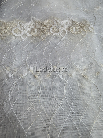 Perdea din Tull cu Model – 4 m x 2.8 m, Cusută cu Tiv și Rejansă de 6 cm - Broderie Alb+bej [1]