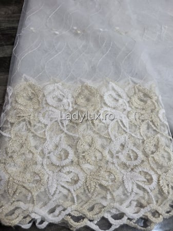 Perdea din Tull cu Model – 4 m x 2.8 m, Cusută cu Tiv și Rejansă de 6 cm - Broderie Alb+bej