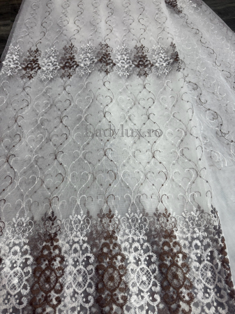 Perdea din Tull cu Model – 4 m x 2.8 m, Cusută cu Tiv și Rejansă de 6 cm - Broderie Brawn C1581 [1]