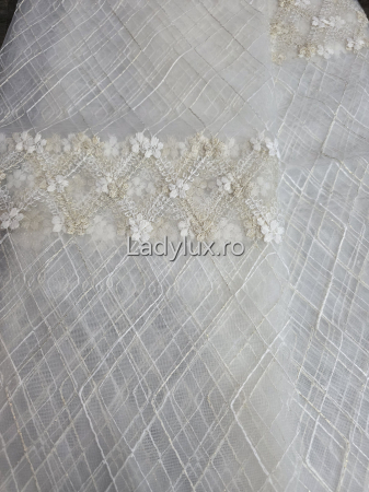 Perdea din Tull cu Model – 4 m x 2.8 m, Cusută cu Tiv și Rejansă de 6 cm - Broderie Bej+alb [1]
