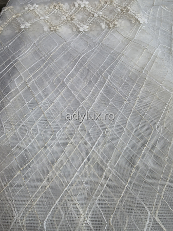 Perdea din Tull cu Model – 4 m x 2.8 m, Cusută cu Tiv și Rejansă de 6 cm - Broderie Bej+alb [2]