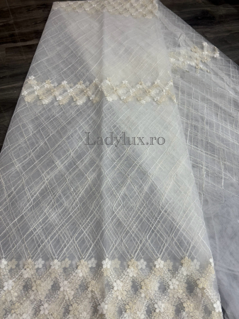 Perdea din Tull cu Model – 4 m x 2.8 m, Cusută cu Tiv și Rejansă de 6 cm - Broderie Bej C1586 [1]