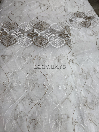 Perdea din Tull cu Model – 4 m x 2.8 m, Cusută cu Tiv și Rejansă de 6 cm - Broderie Maro+alb [1]