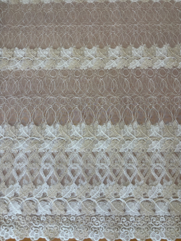 Perdele 4 M - Perdea din tulle cu broderie Alb+Crem , Model Frunze  4M x 2.5h