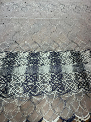 Perdele 4 M - Perdea Tulle cu Broderie Alb+Albastru 4 M x 2.5h - Model Infinit