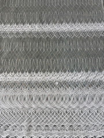 Perdele 4 M - Perdea din tulle cu broderie Alba, Model Paun  4M x 2.5h
