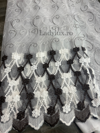 Perdele - Perdea din tulle cu broderie Brawn+alb , model flori, gata făcută cu tiv și rejansă C1595