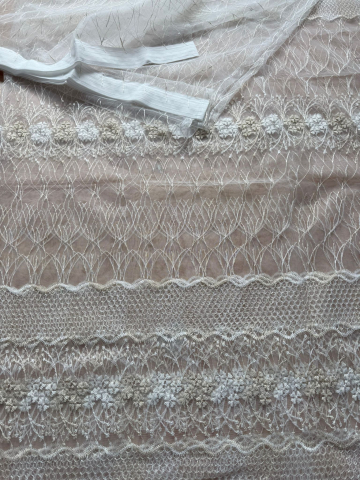Perdele 4 M - Perdea din tulle cu broderie Crem, Model Fagure 4M x 2.5h