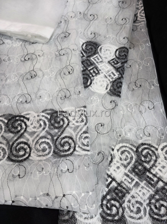 Perdea din tulle cu broderie neagră, gata făcută cu tiv și rejansă C1329 [1]