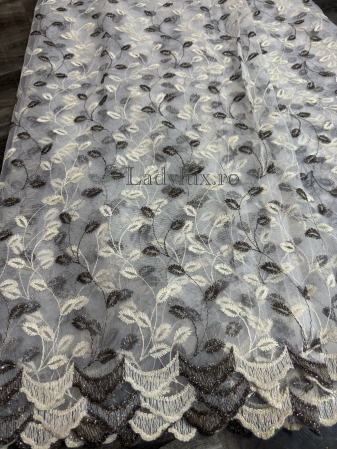 Perdele - Perdea din tulle cu broderie Brawn+bej cu insertii aurii, model frunze, gata făcută cu tiv și rejansă C1592