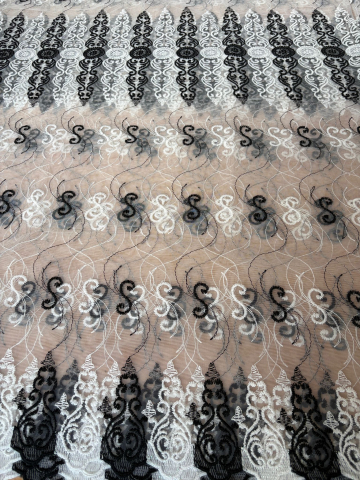 Perdele 4 M - Perdea din tulle cu broderie Negru+alb, Model  Egipt 4M x 2.5h
