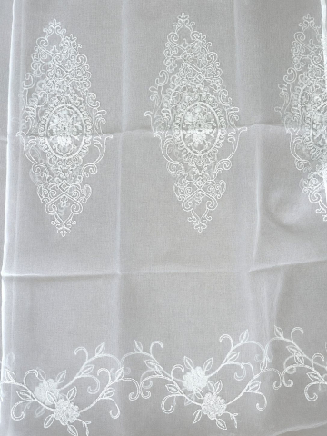 Perdele 3M - Perdea IN cu Broderie ALBA Model Baroc - 3M x 2.5h Cu Tiv si Rejansa
