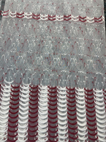 Perdea Alba cu broderie Alb+ Bordo Model Valuri gata cusuta cu tiv si rejansa - 3M x 2.5 h