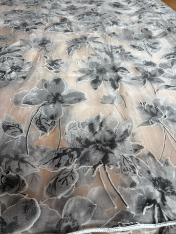 Perdele - Perdea Organza Imprimata - Model Flori Gri 4M x 2.7h