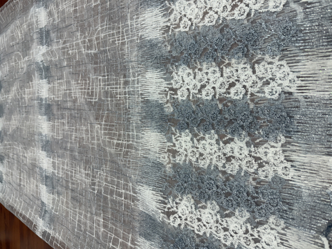 Perdele 3M - Perdea Tull Cu Broderie Alb+Bleo - Model Flori Marunte Cu Tiv si Rejansa - 3M x 2.5h