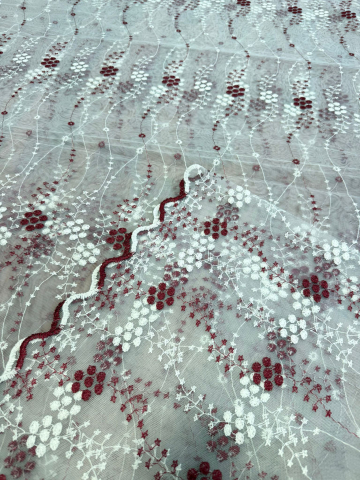 Perdele 4 M - Perdea Tulle Broderie Alb+Bordo - Cu Tiv si Rejansa Model Ciorchine Bordo 4M x 2.5h