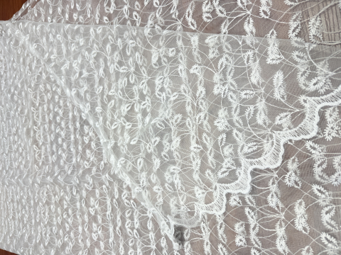 Perdele 3M - Perdea Tulle Broderie Alba Model Frunzulita - Cu Tiv si Rejansa - 3M x 2,5h