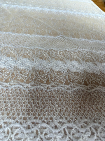 Perdele 4 M - Perdea Tulle Broderie Alb Model Fagure Alb -  Cu Tiv si Rejansa - 4M x 2,5h