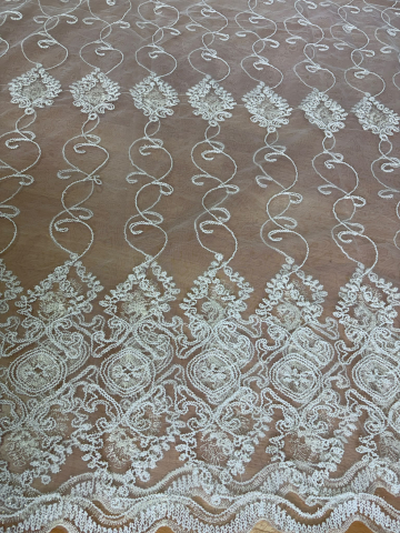 Perdele 3M - Perdea Tulle Broderie Crem+Alb Plin Model LUXY - gata cusuta cu tiv si rejansa - 3M x 2.5h