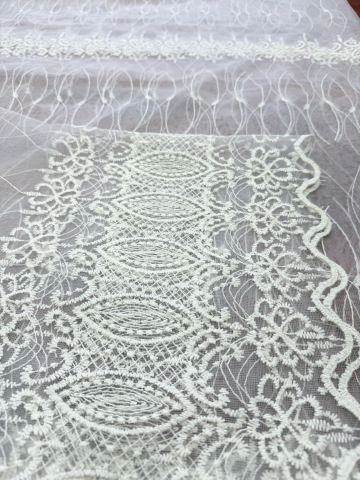 Promotii si oferte! - Perdea Tulle cu Broderie Alba Model Oval cu Margele - Cu Tiv si Rejansa - 3M x 2.5 h