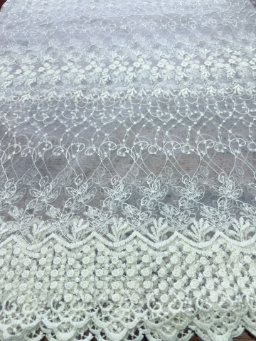 Perdele 3M - Perdea Tulle cu Broderie Ivoar  Model Floricele - Cu Tiv si Rejansa - 3M x 2.5 h